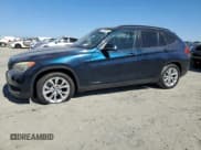 ✅ 2013 BMW X1 xDrive28i • VIN: WBAVL1C56DVR82875 • Lot: 67797625. Wystawiony na Copart z przebiegiem 99 638 mil. Bezpłatny archiwum sprzedaży aukcyjnych z USA i szczegółowy raport historii pojazdu na DreamBid. Zdjęcie 1.