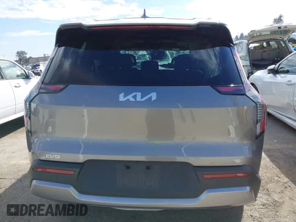 ✅ 2024 Kia EV9 Wind • VIN: KNDAFFS52R6023305 • Lot: 41582609. Wystawiony na IAAI z przebiegiem 23 941 mil. Bezpłatny archiwum sprzedaży aukcyjnych z USA i szczegółowy raport historii pojazdu na DreamBid. Zdjęcie 17.