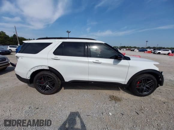 ✅ 2025 Ford Explorer ST • VIN: 1FMWK8GC5SGC14989 • Lot: 43264014. Wystawiony na IAAI z przebiegiem 1 277 mil. Bezpłatny archiwum sprzedaży aukcyjnych z USA i szczegółowy raport historii pojazdu na DreamBid. Zdjęcie 13.