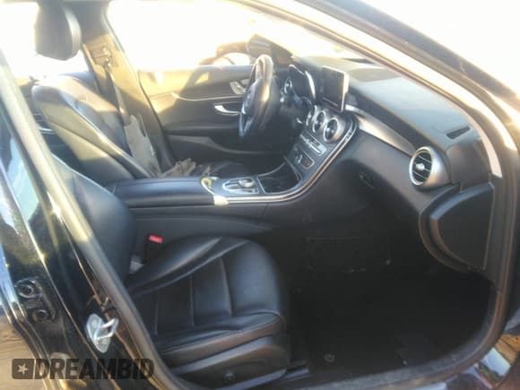 ✅ 2017 Mercedes-Benz C 300 • VIN: 55SWF4JB8HU203827 • Lot: 40967300. Listed on IAAI with 101,391 mi. Free auction sales archive from the USA and detailed vehicle history report at DreamBid. Image 5.