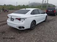 ✅ 2024 Volkswagen Jetta Sport • VIN: 3VWBM7BU6RM085150 • Лот: 43285753. Опубликован ранее на IAAI с пробегом 2 638 миль. Бесплатный доступ к архиву аукционных продаж из США и подробный отчёт об истории автомобиля на DreamBid. Изображение 4.