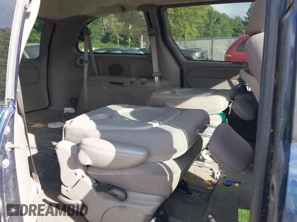 ✅ 2003 Dodge Caravan Sport • VIN: 2D4GP44373R166132 • Lot: 43082097. Listed on IAAI with 170,452 mi. Free auction sales archive from the USA and detailed vehicle history report at DreamBid. Image 8.