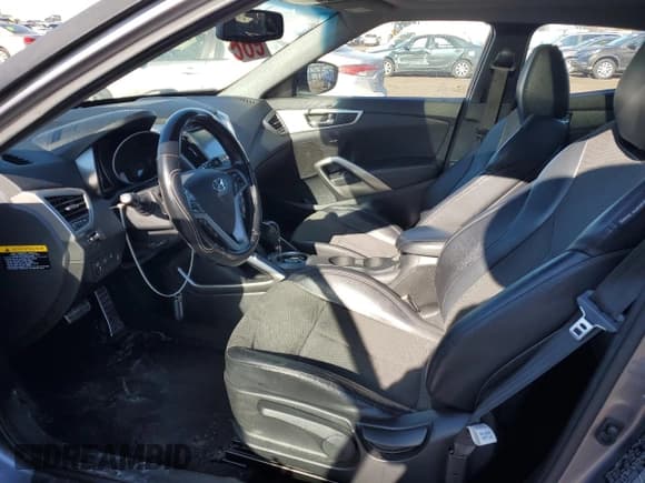 ✅ 2014 Hyundai Veloster • VIN: KMHTC6AD8EU182776 • Lot: 42816265. Wystawiony na Copart z przebiegiem 115 887 mil. Bezpłatny archiwum sprzedaży aukcyjnych z USA i szczegółowy raport historii pojazdu na DreamBid. Zdjęcie 7.