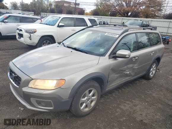 ✅ 2008 Volvo XC70 • VIN: YV4BZ982881030505 • Lot: 86496045. Listed on Copart with 174,415 mi. Free auction sales archive from the USA and detailed vehicle history report at DreamBid. Image 1.
