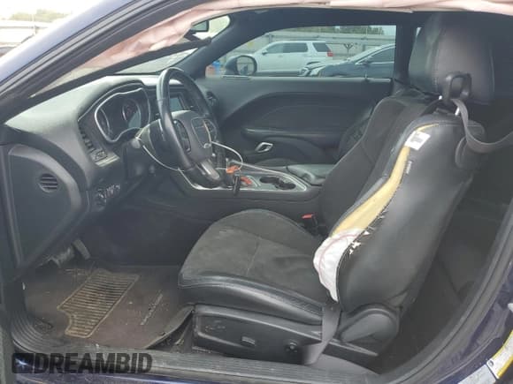 ✅ 2016 Dodge Challenger R/T Scat Pack • VIN: 2C3CDZFJ0GH358991 • Lot: 70459325. Wystawiony na Copart z przebiegiem 85 236 mil. Bezpłatny archiwum sprzedaży aukcyjnych z USA i szczegółowy raport historii pojazdu na DreamBid. Zdjęcie 7.