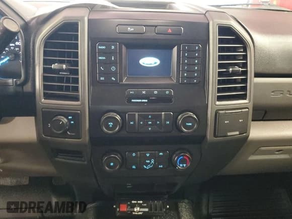 ✅ 2021 Ford F-250 XL • VIN: 1FTBF2A62MEC91986 • Lot: 42105429. Listed on IAAI with 193,982 mi. Free auction sales archive from the USA and detailed vehicle history report at DreamBid. Image 1.