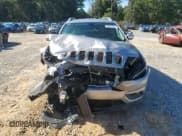 ✅ 2019 Jeep Cherokee Latitude • VIN: 1C4PJLCB0KD380771 • Lot: 90675315. Wystawiony na Copart z przebiegiem 160 125 mil. Bezpłatny archiwum sprzedaży aukcyjnych z USA i szczegółowy raport historii pojazdu na DreamBid. Zdjęcie 5.