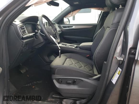 ✅ 2024 Volkswagen Atlas SE • VIN: 1V2LE2CA8RC243404 • Lot: 82175435. Listed on Copart with 13,617 mi. Free auction sales archive from the USA and detailed vehicle history report at DreamBid. Image 7.