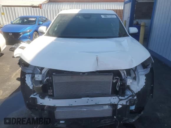 ✅ 2025 Chevrolet Equinox AWD LT • VIN: 3GNAXPEGXSL323967 • Lot: 61102035. Wystawiony na Copart z przebiegiem 2 957 mil. Bezpłatny archiwum sprzedaży aukcyjnych z USA i szczegółowy raport historii pojazdu na DreamBid. Zdjęcie 5.