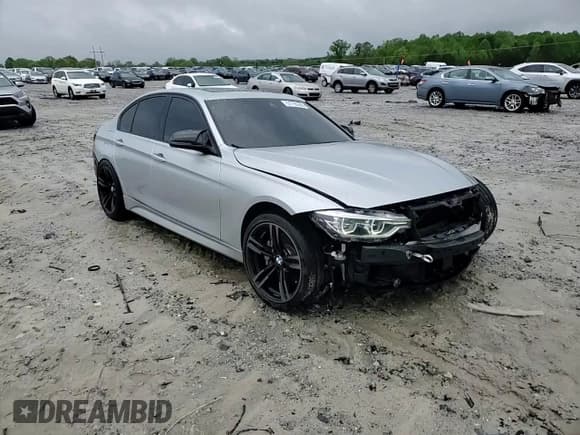 ✅ 2018 BMW 3 Series 340i • VIN: WBA8B3C59JK384613 • Lot: 51795395. Wystawiony na Copart z przebiegiem 42 888 mil. Bezpłatny archiwum sprzedaży aukcyjnych z USA i szczegółowy raport historii pojazdu na DreamBid. Zdjęcie 10.