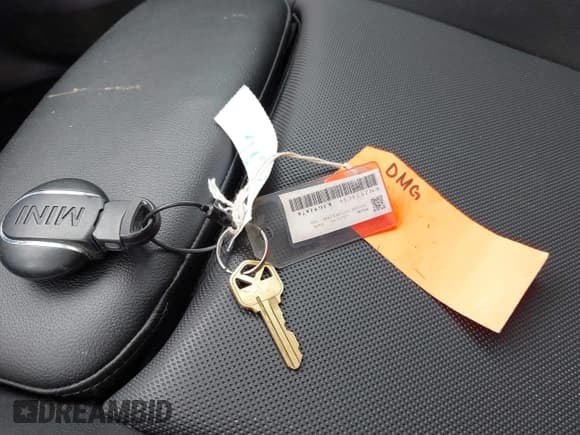 ✅ 2019 MINI Countryman Cooper S • VIN: WMZYT5C59K3G91676 • Lot: 42766750. Wystawiony na IAAI z przebiegiem 52 005 mil. Bezpłatny archiwum sprzedaży aukcyjnych z USA i szczegółowy raport historii pojazdu na DreamBid. Zdjęcie 11.