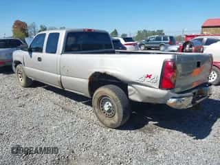 2006 Chevrolet Silverado 1500 Work Truck z VIN 1GCEK19T46E110208, wystawiony jako IAAI lot #43324395 z przebiegiem 344 114 mil mil oraz . Historia ofert i sprzedaży dostępna na DreamBid. Obrazek 3.