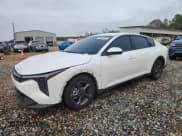 ✅ 2025 Kia K4 LXS • VIN: 3KPFT4DEXSE029630 • Lot: 92619485. Wystawiony na Copart z przebiegiem 26 855 mil. Bezpłatny archiwum sprzedaży aukcyjnych z USA i szczegółowy raport historii pojazdu na DreamBid. Zdjęcie 1.