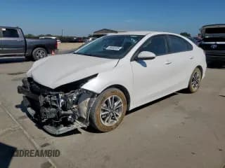 ✅ 2024 Kia Forte LXS • VIN: 3KPF24AD5RE729662 • Лот: 85892335. Опубликован ранее на Copart с пробегом 37 082 миль. Бесплатный доступ к архиву аукционных продаж из США и подробный отчёт об истории автомобиля на DreamBid. Изображение 1.