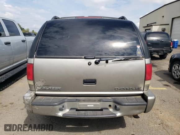 2000 Chevrolet Blazer LT with VIN 1GNDT13W5Y2220272, listed as a Copart auction lot 71961315 with 199,975 mi miles and Salvage title. Bid and sale history available at DreamBid. Image 6.