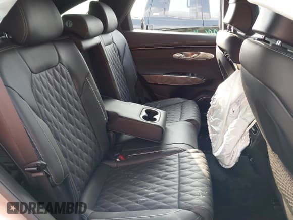 ✅ 2025 Genesis GV70 Sport • VIN: 5NMMCDTCXSH019275 • Lot: 43725203. Wystawiony na IAAI z przebiegiem 5 462 mil. Bezpłatny archiwum sprzedaży aukcyjnych z USA i szczegółowy raport historii pojazdu na DreamBid. Zdjęcie 8.