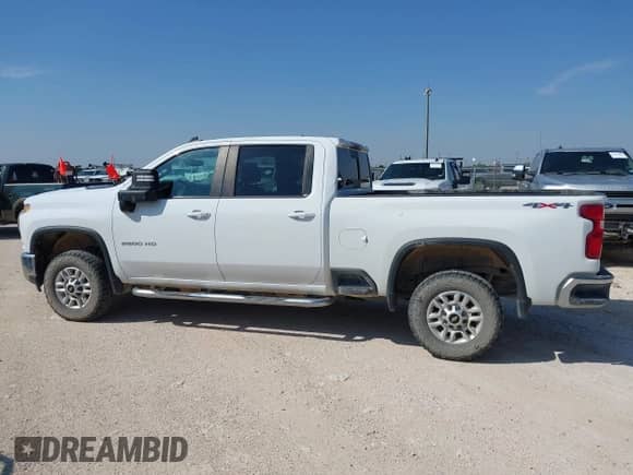 2020 Chevrolet Silverado 2500HD LT z VIN 1GC1YNEY7LF301858, wystawiony jako IAAI lot #42650174 z przebiegiem 107 523 mil mil oraz . Historia ofert i sprzedaży dostępna na DreamBid. Obrazek 14.
