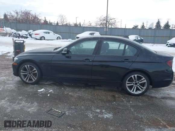 ✅ 2013 BMW 3 Series 328i xDrive • VIN: WBA3B3C59DF537627 • Lot: 43871931. Wystawiony na IAAI z przebiegiem 163 372 mil. Bezpłatny archiwum sprzedaży aukcyjnych z USA i szczegółowy raport historii pojazdu na DreamBid. Zdjęcie 14.