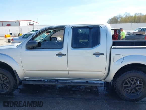 ✅ 2018 Nissan Frontier SL • VIN: 1N6AD0EV4JN747521 • Lot: 42010805. Listed on IAAI with 108,615 mi. Free auction sales archive from the USA and detailed vehicle history report at DreamBid. Image 14.