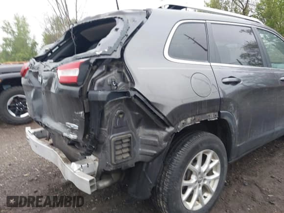 ✅ 2016 Jeep Cherokee Latitude • VIN: 1C4PJMCS1GW154188 • Лот: 42318317. Опубликован ранее на IAAI с пробегом 189 347 миль. Бесплатный доступ к архиву аукционных продаж из США и подробный отчёт об истории автомобиля на DreamBid. Изображение 18.