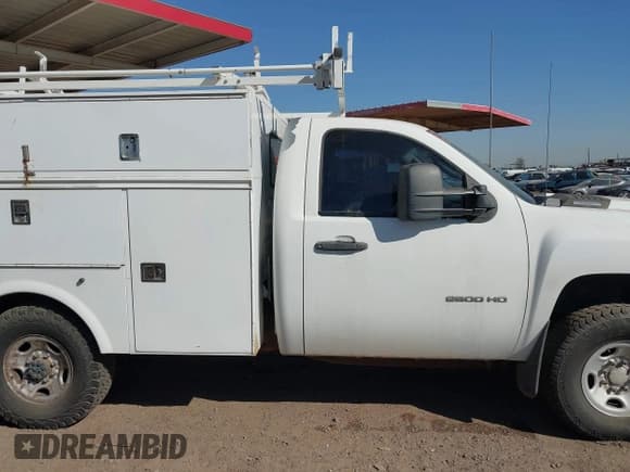 ✅ 2010 Chevrolet Silverado 2500HD • VIN: 1GB3KVBK5AF153253 • Lot: 42129825. Wystawiony na IAAI z przebiegiem 302 599 mil. Bezpłatny archiwum sprzedaży aukcyjnych z USA i szczegółowy raport historii pojazdu na DreamBid. Zdjęcie 13.
