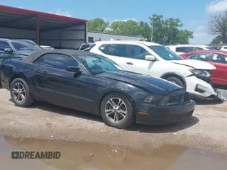 2014 Ford Mustang V6 с VIN 1ZVBP8EM5E5243910, выставлен на аукционе IAAI как лот 42648737 с пробегом 251 987 миль миль и . История ставок и продаж доступна на DreamBid. Изображение 1.