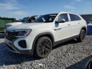 ✅ 2024 Volkswagen Atlas SE • VIN: 1V2WE2CA3RC253500 • Лот: 70258105. Опубликован ранее на Copart с пробегом 5 392 миль. Бесплатный доступ к архиву аукционных продаж из США и подробный отчёт об истории автомобиля на DreamBid. Изображение 1.