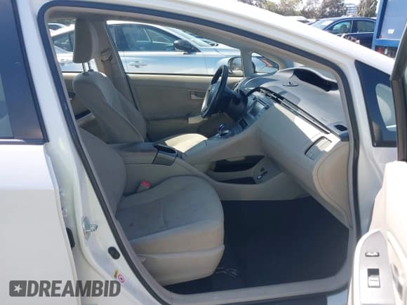 ✅ 2013 Toyota Prius Three • VIN: JTDKN3DU1D5635777 • Lot: 43059695. Listed on IAAI with 162,714 mi. Free auction sales archive from the USA and detailed vehicle history report at DreamBid. Image 5.