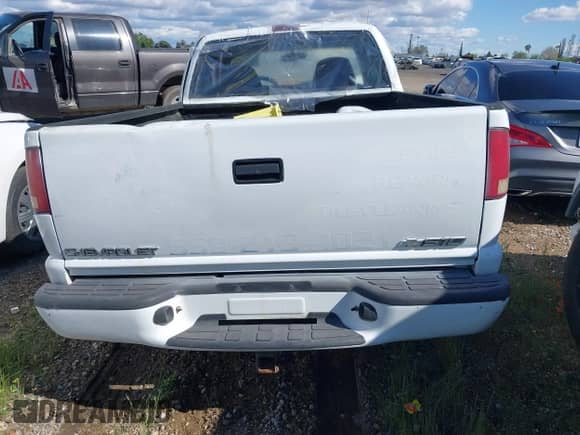 1999 Chevrolet S-10 LS Xtreme с VIN 1GCCS1941X8210122, выставлен на аукционе IAAI как лот 41274319 с пробегом Не указан миль и . История ставок и продаж доступна на DreamBid. Изображение 16.