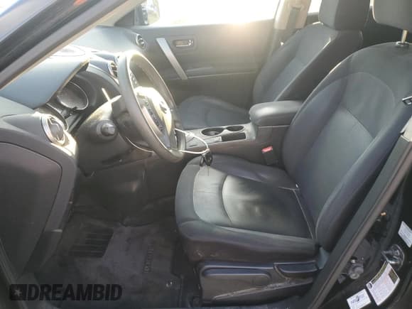 ✅ 2015 Nissan Rogue S • VIN: JN8AS5MV0FW261091 • Lot: 92634045. Wystawiony na Copart z przebiegiem 104 399 mil. Bezpłatny archiwum sprzedaży aukcyjnych z USA i szczegółowy raport historii pojazdu na DreamBid. Zdjęcie 7.