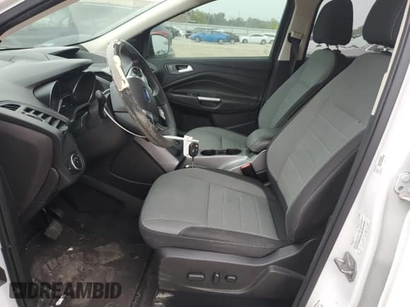 ✅ 2016 Ford Escape SE • VIN: 1FMCU9GX5GUA68981 • Lot: 71849885. Wystawiony na Copart z przebiegiem 96 810 mil. Bezpłatny archiwum sprzedaży aukcyjnych z USA i szczegółowy raport historii pojazdu na DreamBid. Zdjęcie 7.