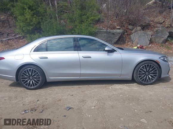 ✅ 2022 Mercedes-Benz S 580 • VIN: W1K6G7GBXNA156561 • Lot: 42032185. Wystawiony na IAAI z przebiegiem 8 303 mil. Bezpłatny archiwum sprzedaży aukcyjnych z USA i szczegółowy raport historii pojazdu na DreamBid. Zdjęcie 13.