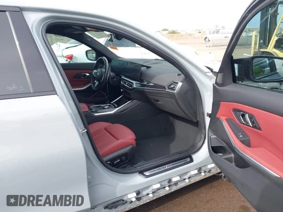 ✅ 2024 BMW 3 Series M340i xDrive • VIN: 3MW49FF07R8E15852 • Lot: 43756469. Wystawiony na IAAI z przebiegiem 28 239 mil. Bezpłatny archiwum sprzedaży aukcyjnych z USA i szczegółowy raport historii pojazdu na DreamBid. Zdjęcie 5.