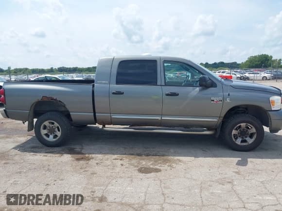 ✅ 2007 Dodge 2500 SLT • VIN: 3D7KS29C07G715108 • Лот: 42917180. Опубликован ранее на IAAI с пробегом 221 479 миль. Бесплатный доступ к архиву аукционных продаж из США и подробный отчёт об истории автомобиля на DreamBid. Изображение 13.
