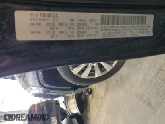 ✅ 2018 Jeep Cherokee Overland • VIN: 1C4PJMJX1JD597975 • Lot: 67560015. Listed on Copart with 83,871 mi. Free auction sales archive from the USA and detailed vehicle history report at DreamBid. Image 13.