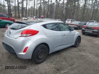 ✅ 2017 Hyundai Veloster • VIN: KMHTC6AD8HU306680 • Lot: 41390808. Wystawiony na IAAI z przebiegiem 131 608 mil. Bezpłatny archiwum sprzedaży aukcyjnych z USA i szczegółowy raport historii pojazdu na DreamBid. Zdjęcie 4.