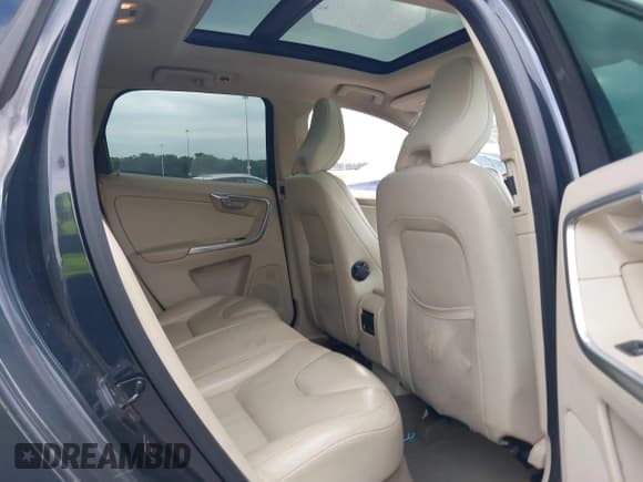 ✅ 2012 Volvo XC60 PZEV • VIN: YV4940DZ4C2303101 • Lot: 42578022. Wystawiony na IAAI z przebiegiem 190 402 mil. Bezpłatny archiwum sprzedaży aukcyjnych z USA i szczegółowy raport historii pojazdu na DreamBid. Zdjęcie 8.