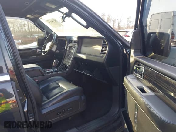 ✅ 2010 Lincoln Navigator • VIN: 5LMJJ2J57AEJ03789 • Lot: 41765854. Listed on IAAI with 191,344 mi. Free auction sales archive from the USA and detailed vehicle history report at DreamBid. Image 5.