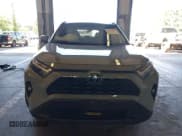 ✅ 2022 Toyota RAV4 XLE Premium • VIN: 2T3A1RFV8NW266958 • Lot: 43259203. Wystawiony na IAAI z przebiegiem 57 731 mil. Bezpłatny archiwum sprzedaży aukcyjnych z USA i szczegółowy raport historii pojazdu na DreamBid. Zdjęcie 12.