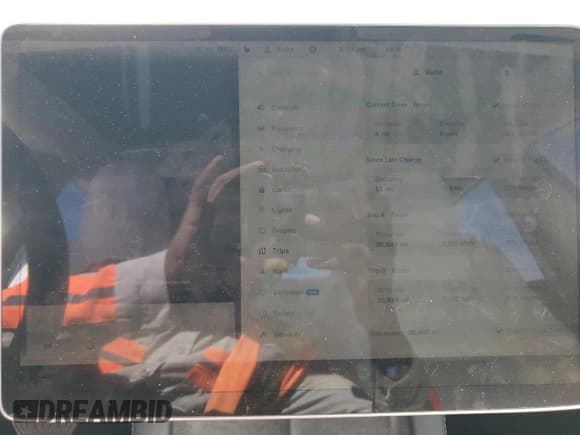 ✅ 2022 Tesla Model 3 • VIN: 5YJ3E1EA9NF339306 • Lot: 48377555. Wystawiony na Copart z przebiegiem 25 847 mil. Bezpłatny archiwum sprzedaży aukcyjnych z USA i szczegółowy raport historii pojazdu na DreamBid. Zdjęcie 9.