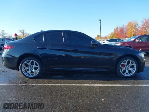 ✅ 2020 Alfa Romeo Giulia Ti • VIN: ZARFANBN7L7639233 • Lot: 43499407. Listed on IAAI with 46,269 mi. Free auction sales archive from the USA and detailed vehicle history report at DreamBid. Image 13.