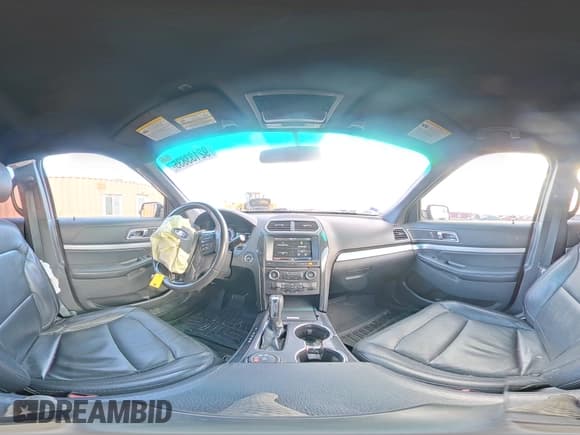 ✅ 2016 Ford Explorer XLT • VIN: 1FM5K8D84GGB00386 • Lot: 92133835. Wystawiony na Copart z przebiegiem 136 475 mil. Bezpłatny archiwum sprzedaży aukcyjnych z USA i szczegółowy raport historii pojazdu na DreamBid. Zdjęcie 15.