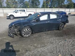 ✅ 2017 Nissan Altima SV • VIN: 1N4AL3AP5HC293323 • Лот: 81096995. Опубликован ранее на Copart с пробегом 236 770 миль. Бесплатный доступ к архиву аукционных продаж из США и подробный отчёт об истории автомобиля на DreamBid. Изображение 1.