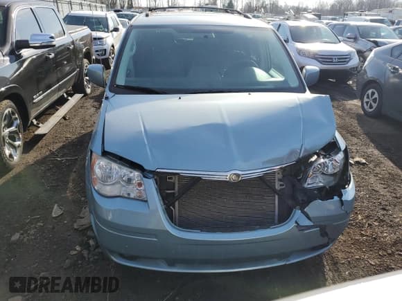 ✅ 2010 Chrysler Town & Country Touring Plus • VIN: 2A4RR8D15AR377021 • Lot: 92682835. Wystawiony na Copart z przebiegiem 151 032 mil. Bezpłatny archiwum sprzedaży aukcyjnych z USA i szczegółowy raport historii pojazdu na DreamBid. Zdjęcie 5.