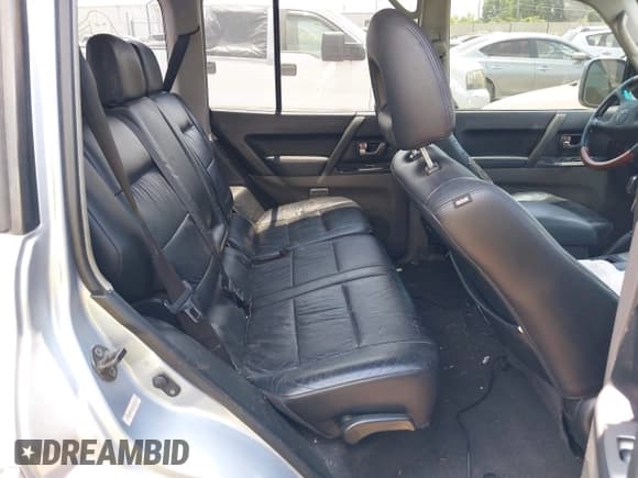 ✅ 2004 Mitsubishi Montero Limited • VIN: JA4MW51S04J010714 • Lot: 42598540. Wystawiony na IAAI z przebiegiem 247 082 mil. Bezpłatny archiwum sprzedaży aukcyjnych z USA i szczegółowy raport historii pojazdu na DreamBid. Zdjęcie 8.