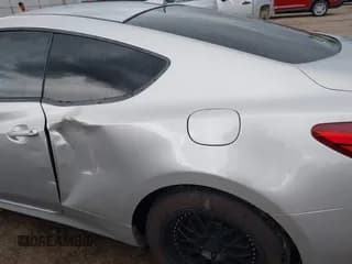 ✅ 2013 Hyundai Genesis Coupe Premium • VIN: KMHHT6KD7DU091808 • Lot: 42364506. Wystawiony na IAAI z przebiegiem 110 349 mil. Bezpłatny archiwum sprzedaży aukcyjnych z USA i szczegółowy raport historii pojazdu na DreamBid. Zdjęcie 6.