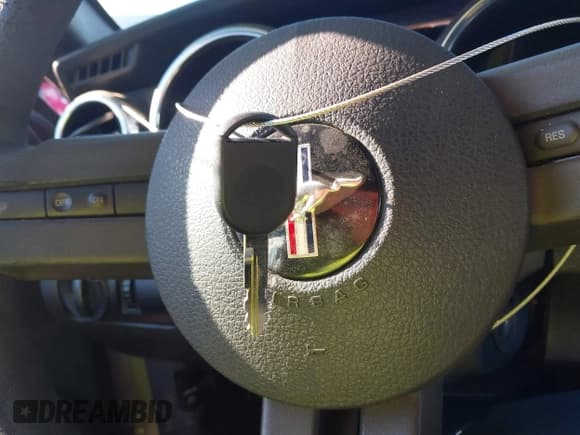 ✅ 2007 Ford Mustang Deluxe • VIN: 1ZVHT80N475318704 • Lot: 43537578. Listed on IAAI with 156,054 mi. Free auction sales archive from the USA and detailed vehicle history report at DreamBid. Image 11.