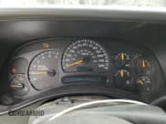 ✅ 2005 Chevrolet Silverado 2500HD LS • VIN: 1GCHK23U25F851308 • Lot: 68321325. Wystawiony na Copart z przebiegiem 255 749 mil. Bezpłatny archiwum sprzedaży aukcyjnych z USA i szczegółowy raport historii pojazdu na DreamBid. Zdjęcie 9.