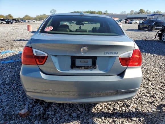 ✅ 2006 BMW 3 Series 325i • VIN: WBAVB17596NK37957 • Lot: 87103725. Wystawiony na Copart z przebiegiem 107 303 mil. Bezpłatny archiwum sprzedaży aukcyjnych z USA i szczegółowy raport historii pojazdu na DreamBid. Zdjęcie 6.