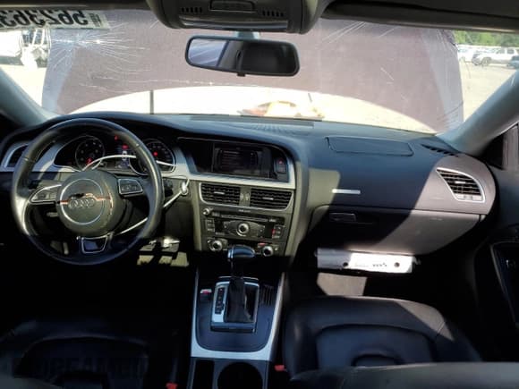 ✅ 2014 Audi A5 Premium • VIN: WAUCFAFR8EA053776 • Lot: 56236325. Wystawiony na Copart z przebiegiem 167 123 mil. Bezpłatny archiwum sprzedaży aukcyjnych z USA i szczegółowy raport historii pojazdu na DreamBid. Zdjęcie 8.